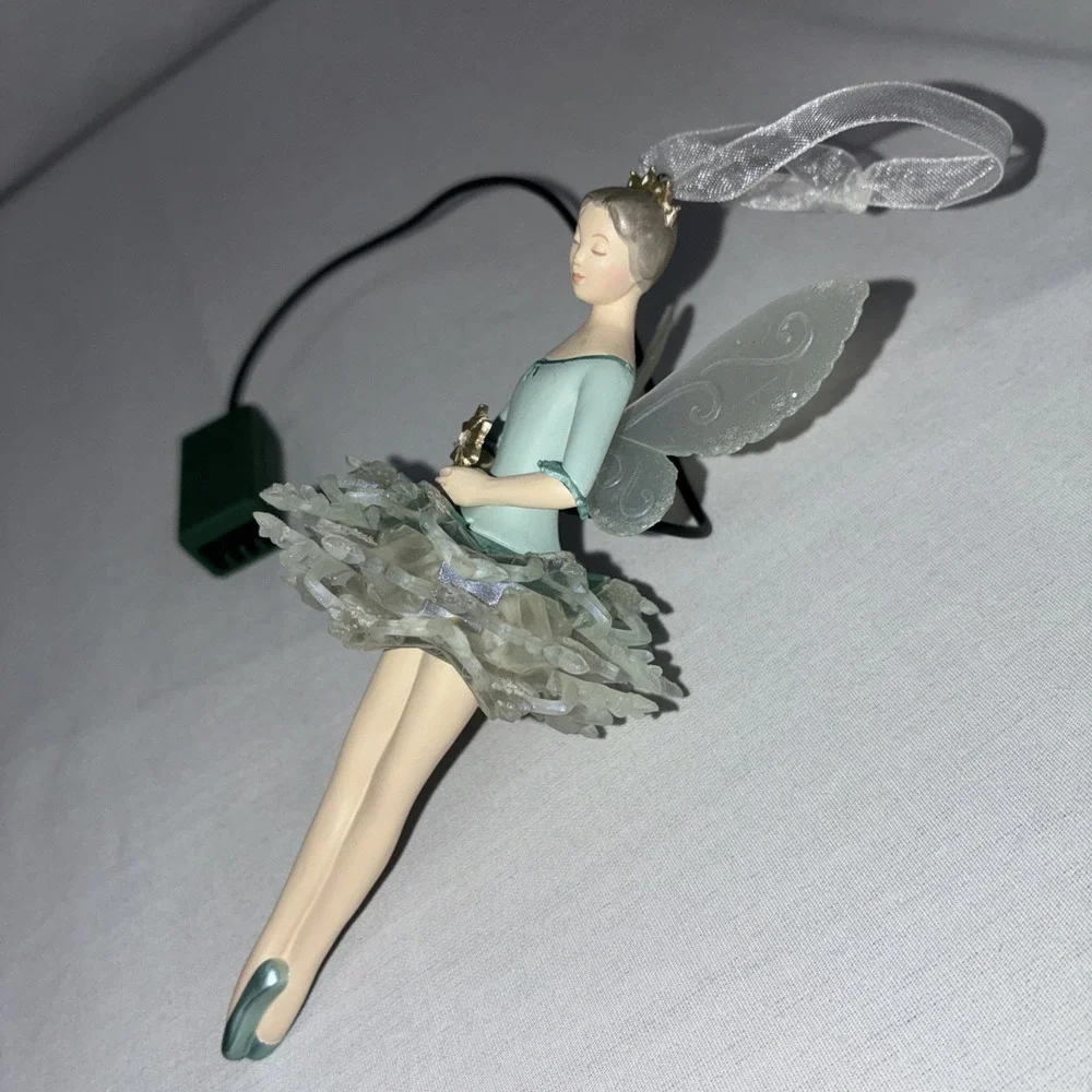 2012 Hallmark Keepsake Snowflake Fairy Ornament QXG4044 Magic Cord Light Up